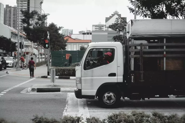 Tanie używane pojazdy typu TIR - wiarygodna giełda transportowa