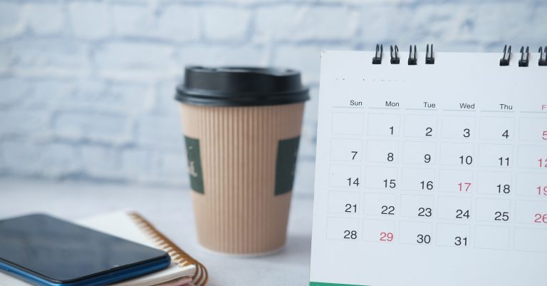 Dlaczego warto zamówić kalendarze reklamowe na 2026 rok już teraz?